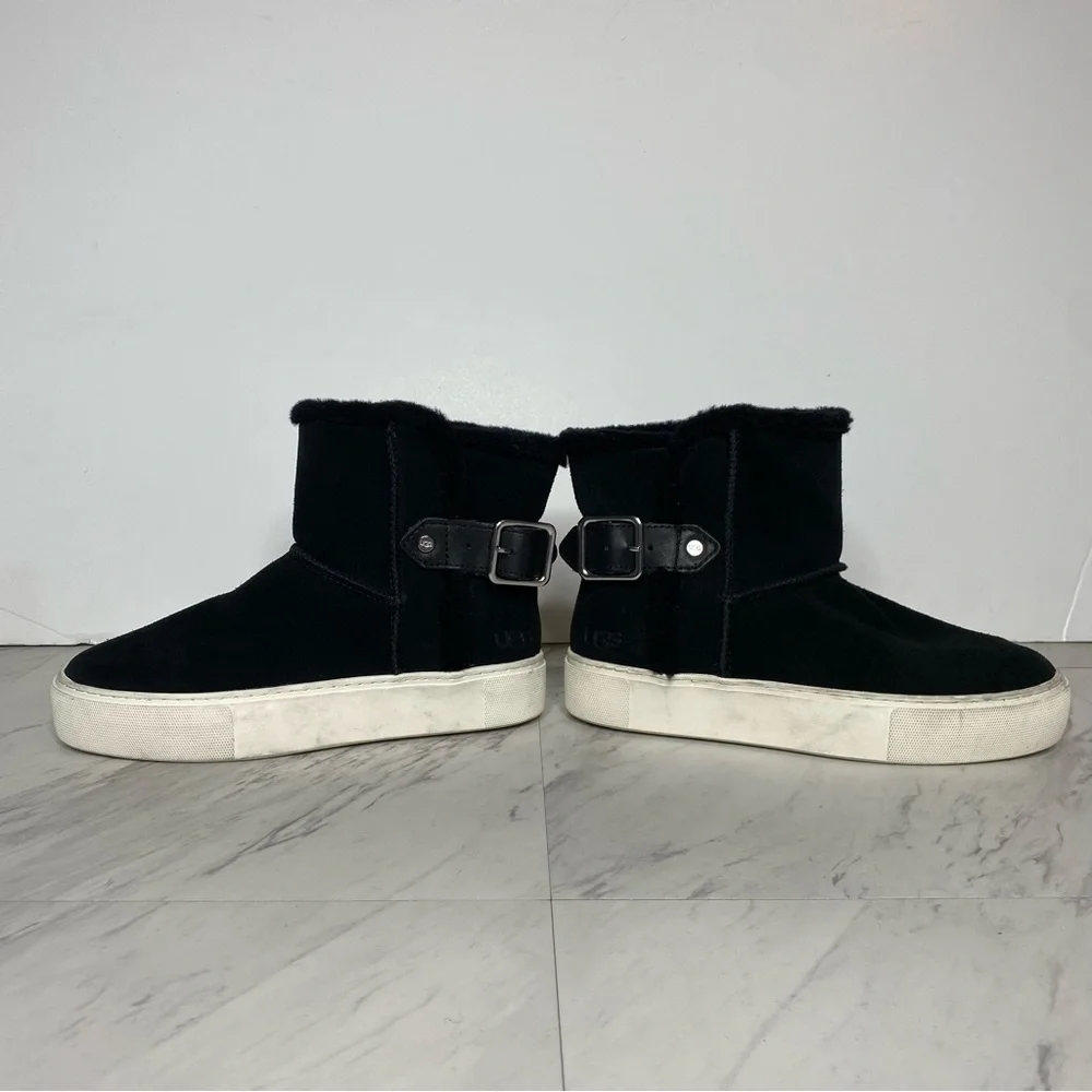 UGG aika black